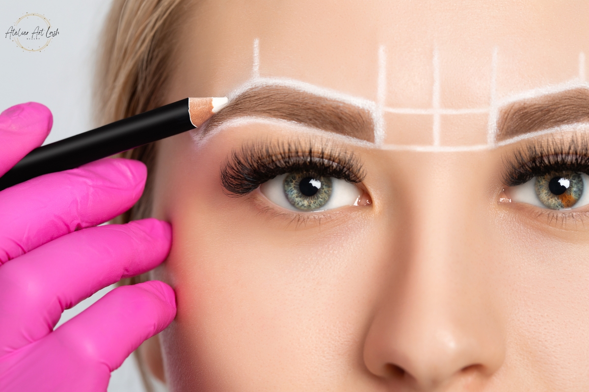 Microblading Augenbrauen: Perfekte Brauen für Monate